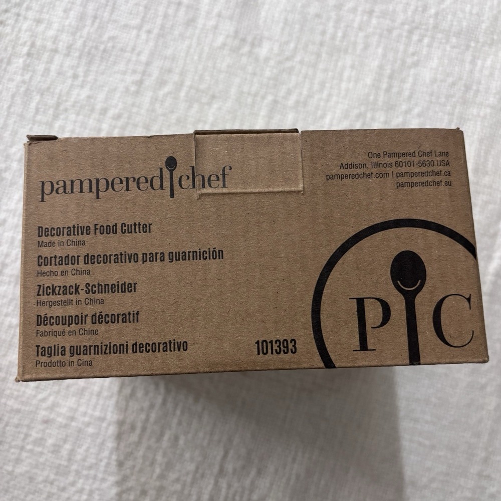 Pampered Chef Home Party Decorative Food Cutter Gift Quality NIB Kitchen - Picture 4 of 6